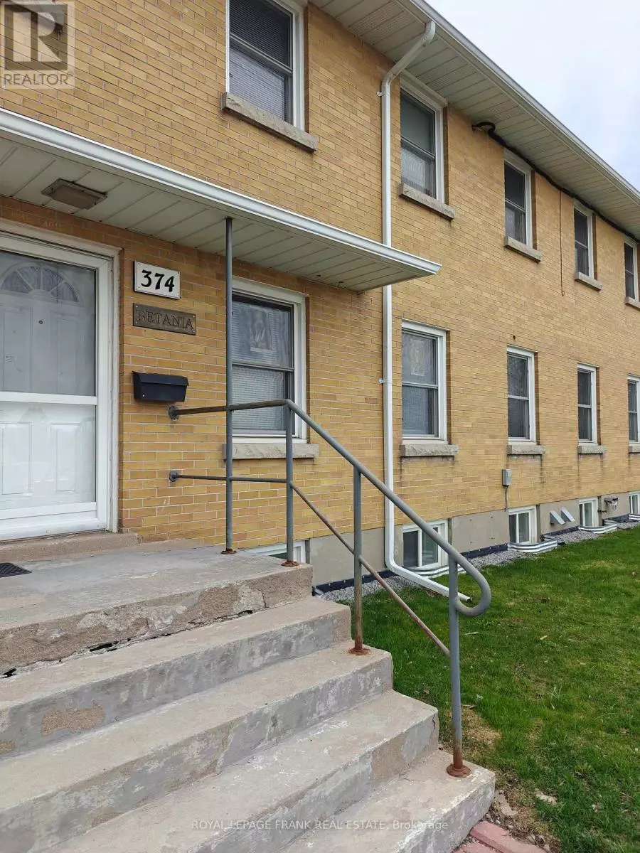 Oshawa (central), ON L1H5X2,374 Central Park BLVD South #Room #9