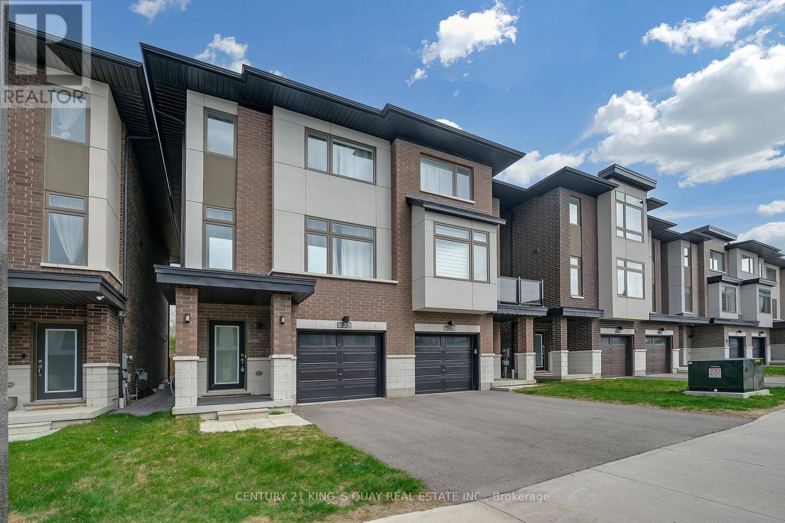 Pickering (rouge Park), ON L1V0G6,250 Finch AVE #33