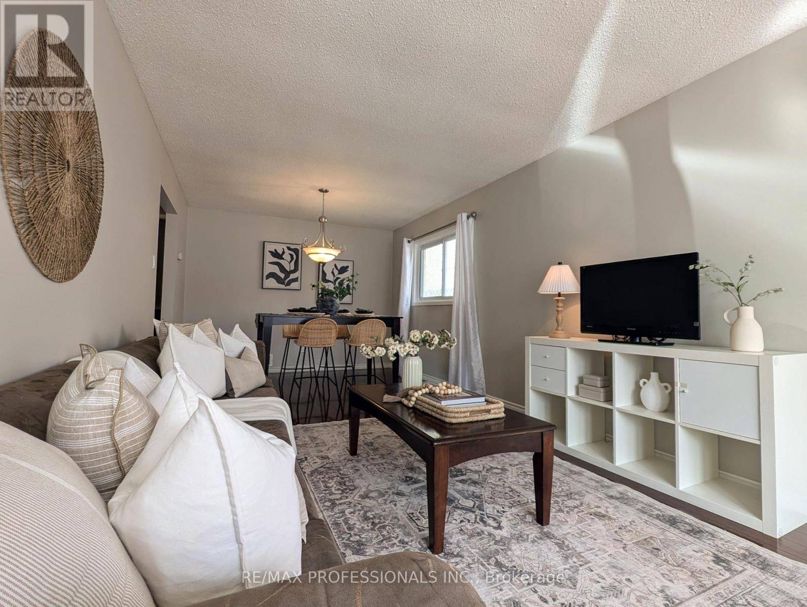 Oshawa (vanier), ON L1J6K9,240 LIMERICK STREET