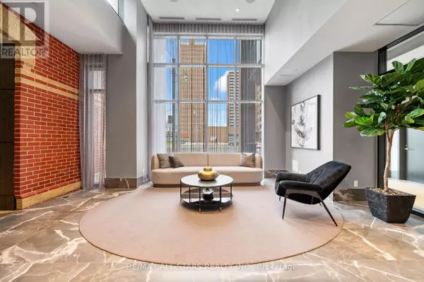 Toronto (east End-danforth), ON M4C0B3,286 Main ST #411