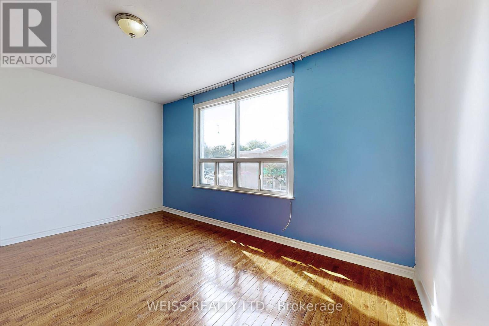 Toronto (east End-danforth), ON M4C1K9,2468 Danforth AVE #Upper