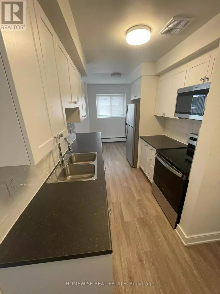 Oshawa (vanier), ON L1J1X3,321 Marland AVE #118