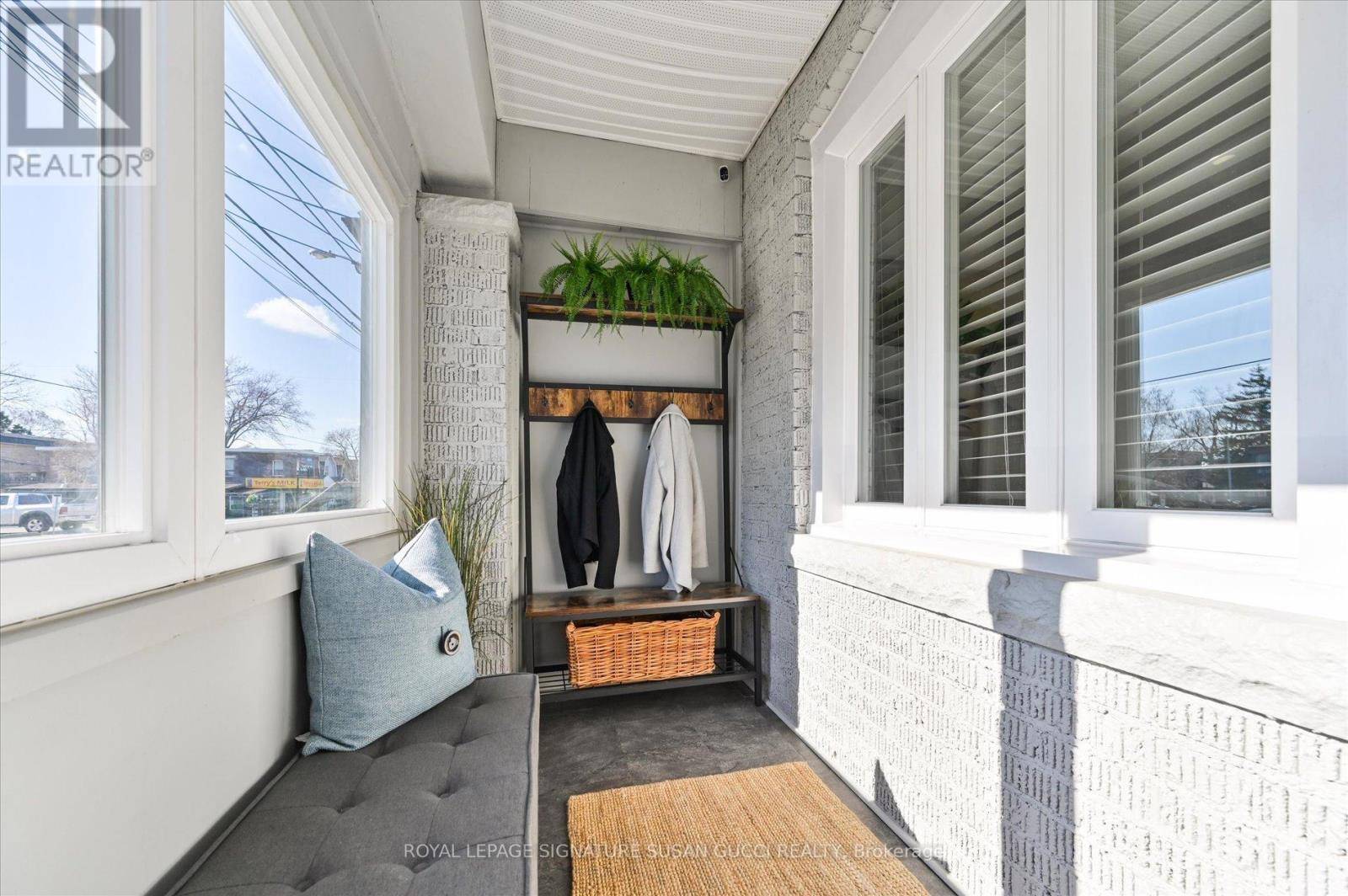 Toronto (woodbine-lumsden), ON M4C4E5,1265 WOODBINE AVENUE