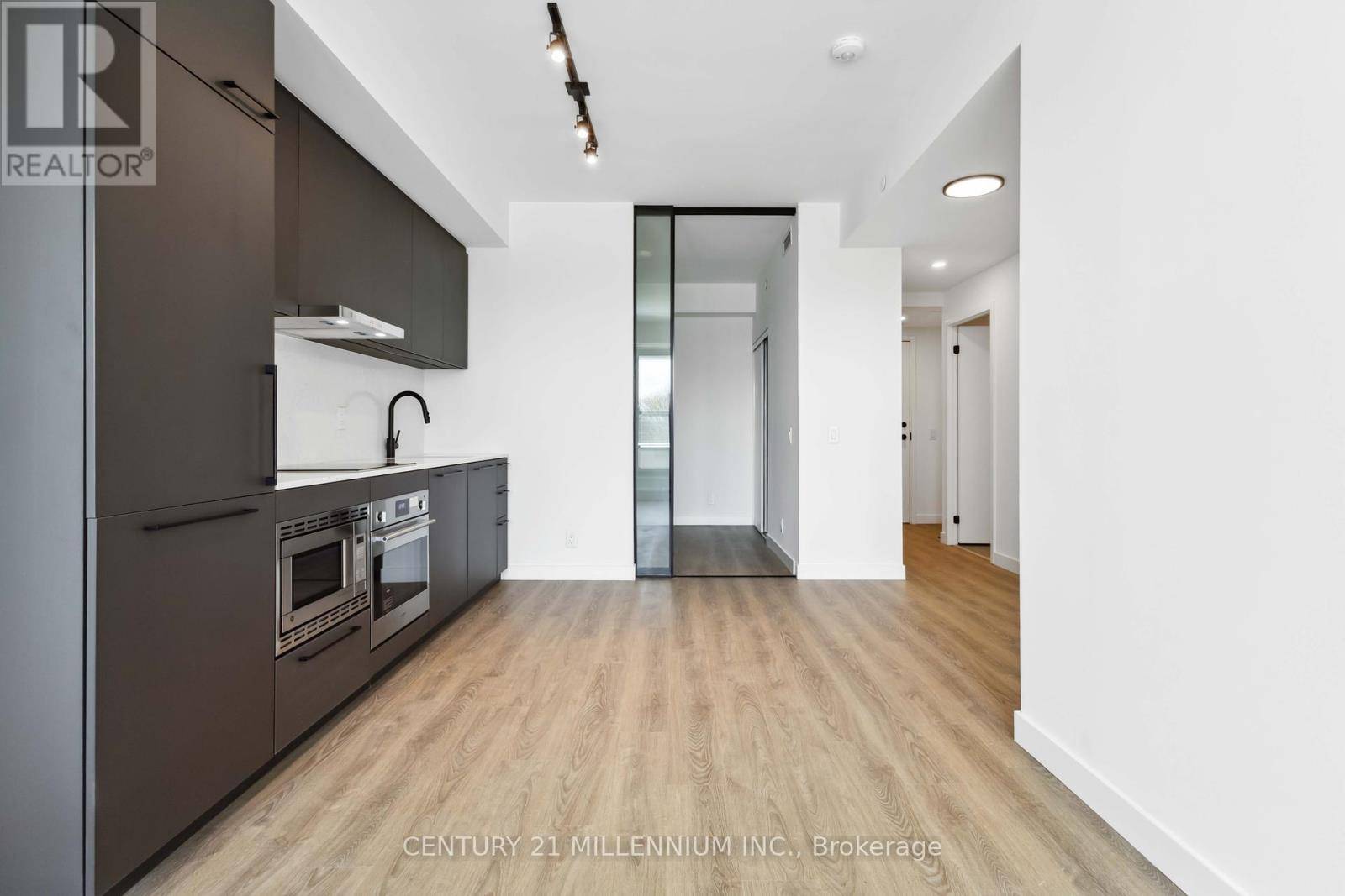 Toronto (greenwood-coxwell), ON M4L0B7,1050 Eastern AVE #308