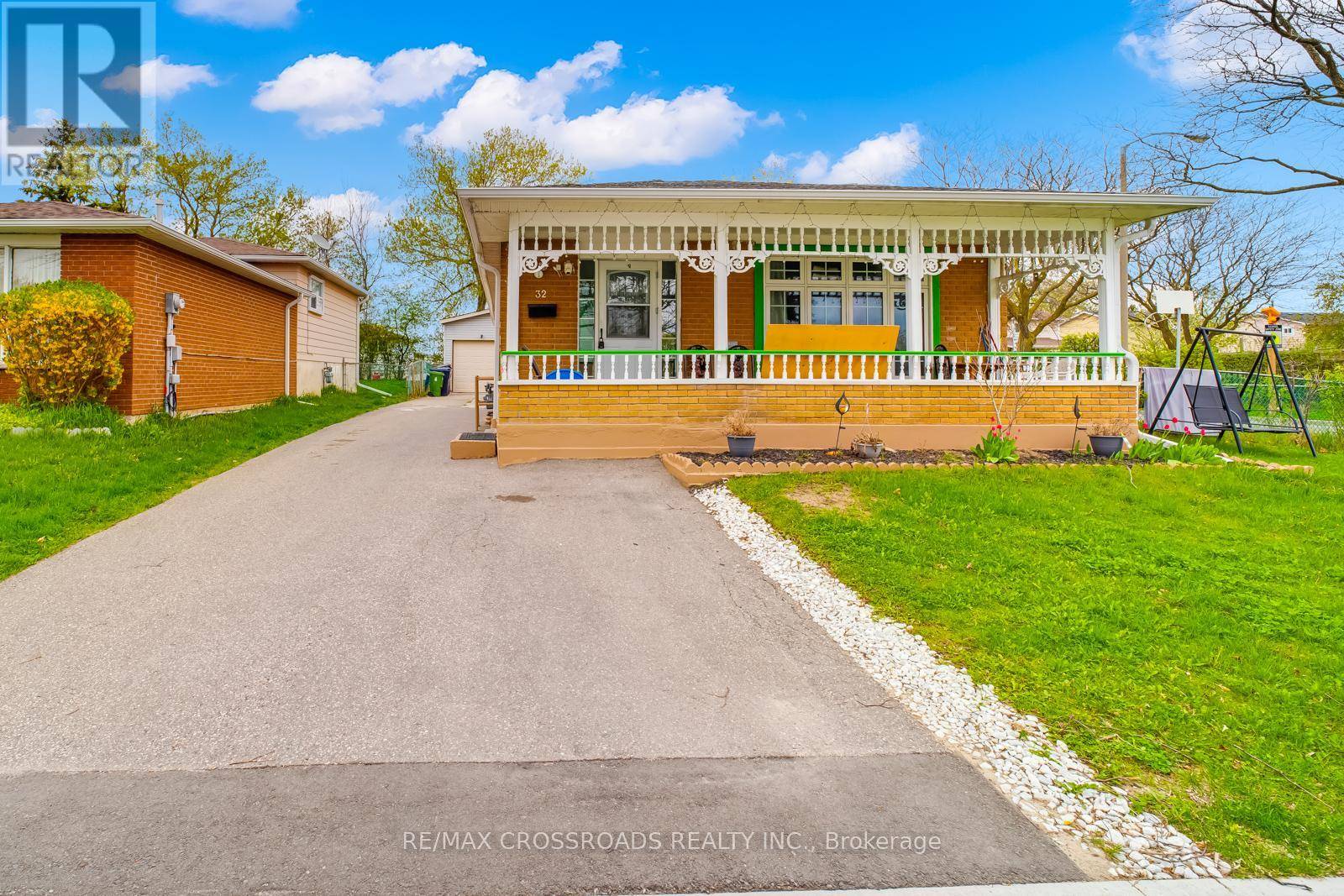 Toronto (malvern), ON M1B1V3,32 LIGHTHALL CRESCENT
