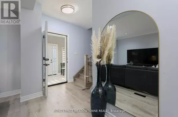 Oshawa (central), ON L1H1K3,260 ATHOL STREET E