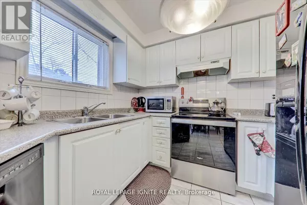 Toronto (west Hill), ON M1E2Z6,38 RODDA BOULEVARD