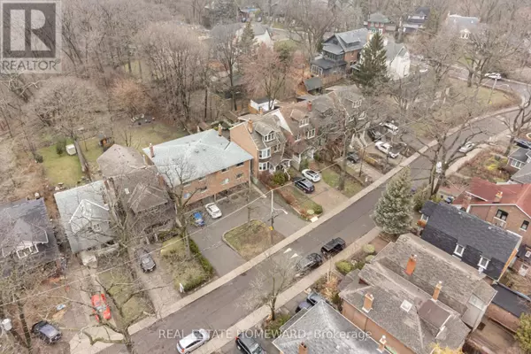 Toronto (the Beaches), ON M4E3C1,176/178 BALSAM AVENUE