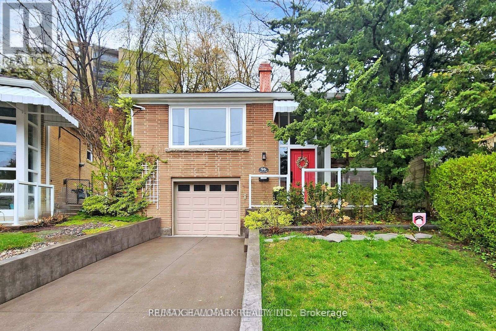 Toronto (east End-danforth), ON M4E1X5,96 Glen Davis CRES #lower