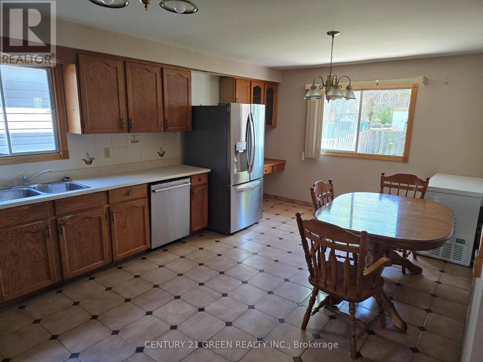 Oshawa (donevan), ON L1H7Y3,719 KEATES AVENUE