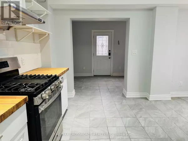 Toronto (woodbine-lumsden), ON M4C4G7,MAIN & BASEMENT - 1405 WOODBINE AVENUE