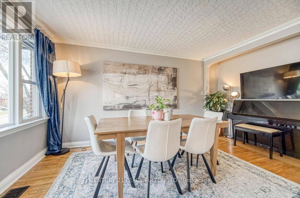 Toronto (birchcliffe-cliffside), ON M1N3N1,34 PRESTON STREET