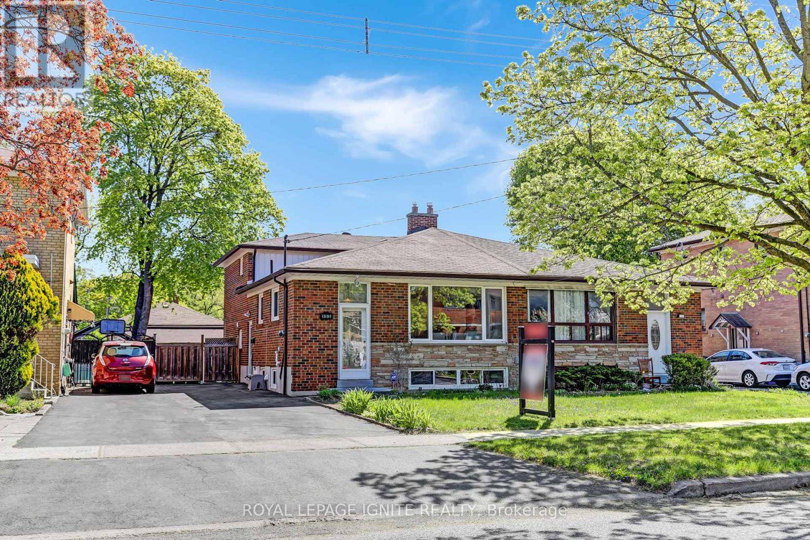 Toronto (west Hill), ON M1E3A1,153 RODDA BOULEVARD