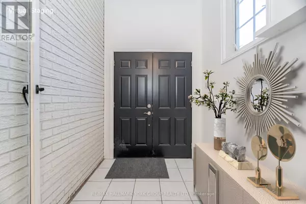 Toronto (south Riverdale), ON M4M3B3,57 CURZON STREET