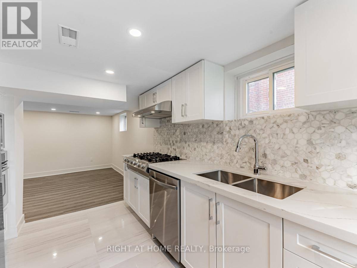 Toronto (wexford-maryvale), ON M1R3P6,141 Tower DR #BSMT