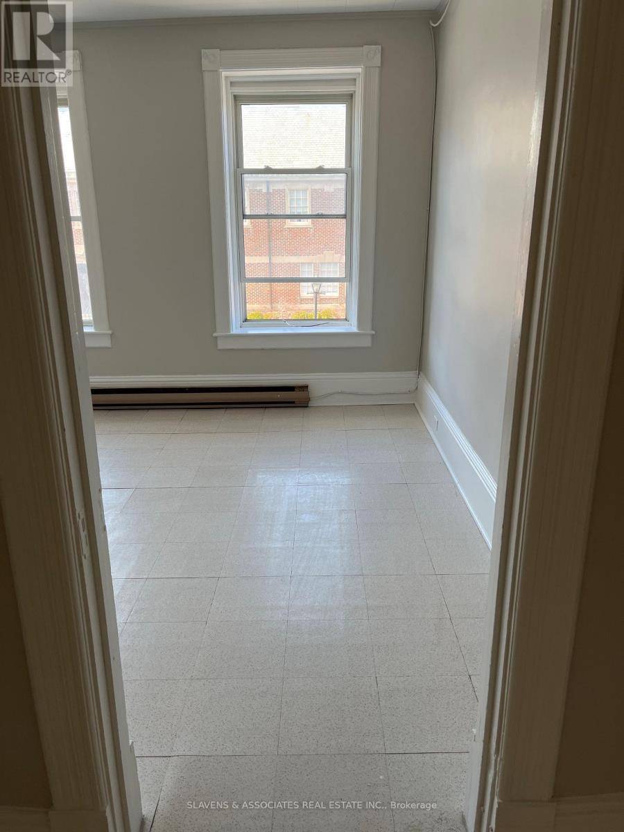 Clarington (newcastle), ON L1B1K9,15 King AVE West #5