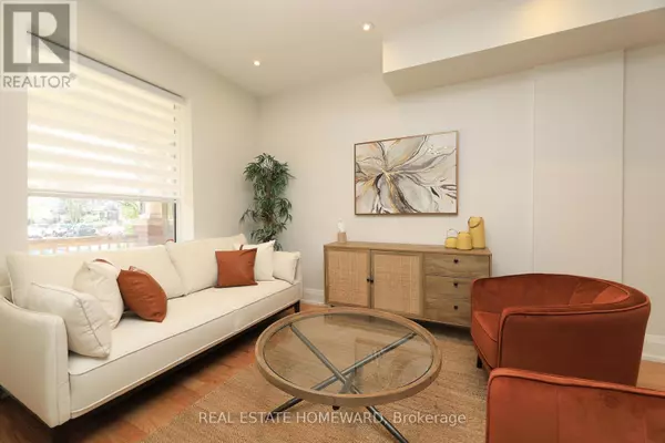 Toronto (east End-danforth), ON M4C4J4,38 & 40 CEDARVALE AVENUE