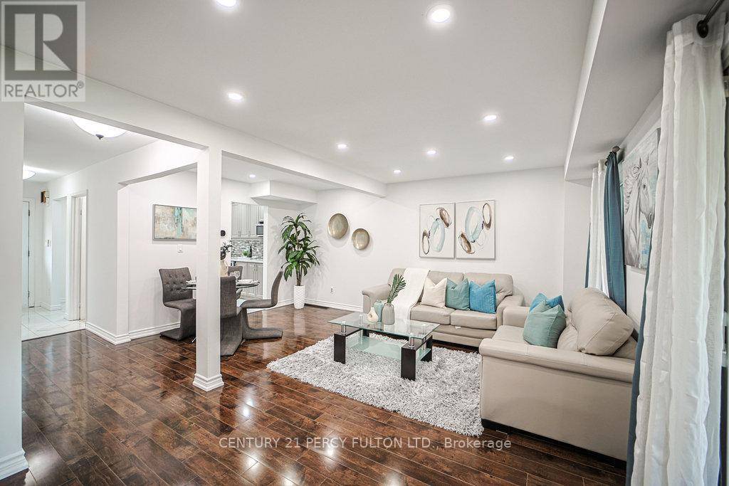 Toronto (malvern), ON M1B2S9,74 DUNTHORNE COURT