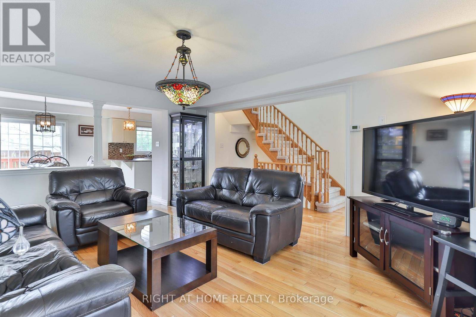 Toronto (scarborough Village), ON M1J0A4,72 JEREMIAH LANE