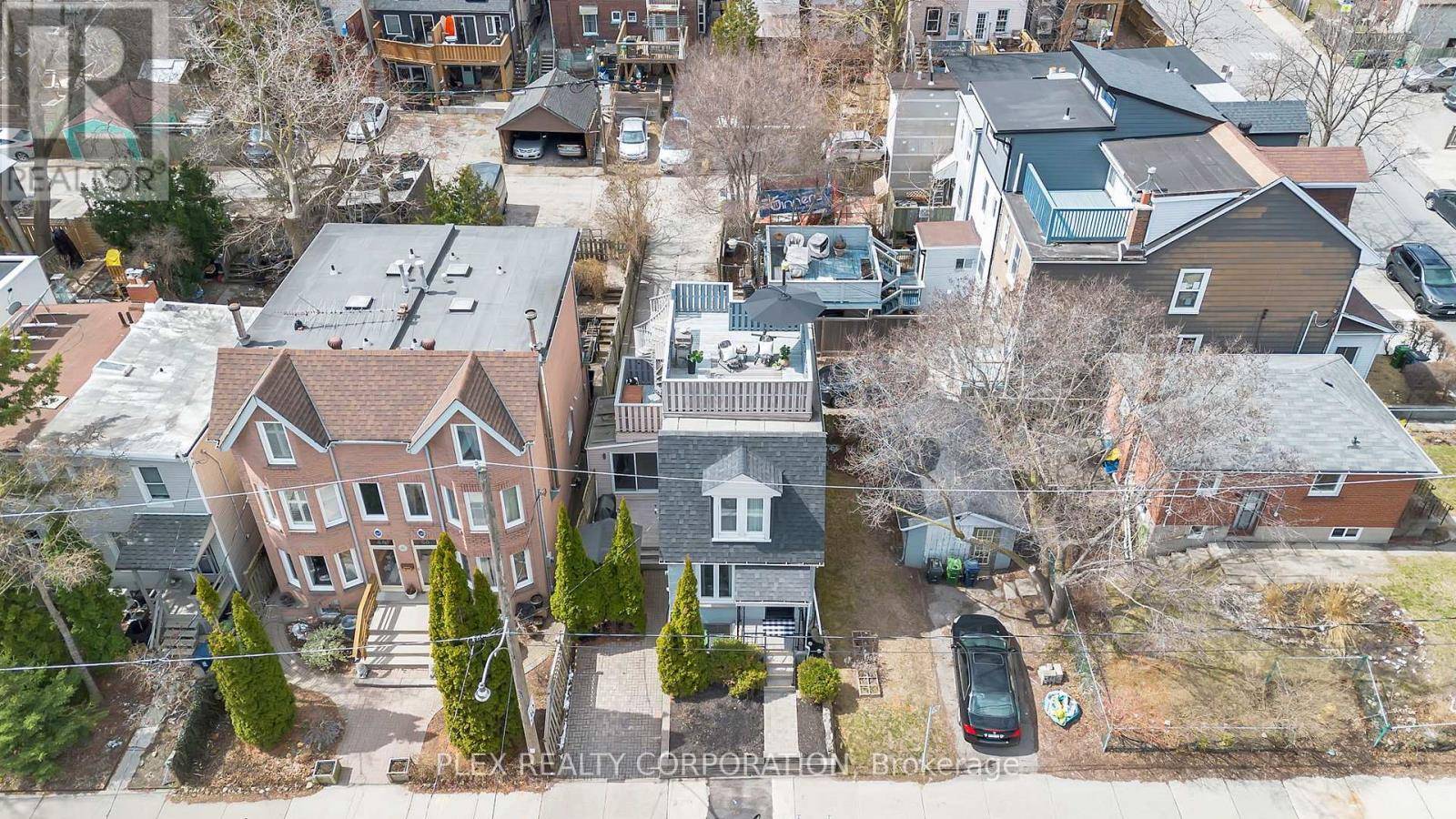 Toronto (blake-jones), ON M4J2Y9,52 POUCHER STREET