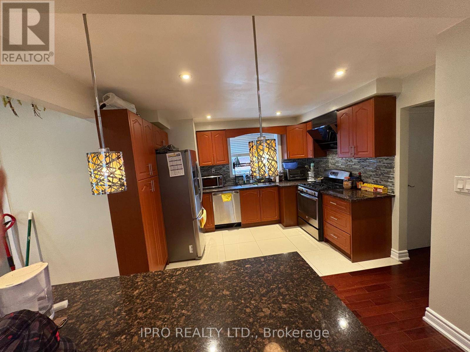 Toronto (woburn), ON M1G1K3,24 GRACEMOUNT CRESCENT