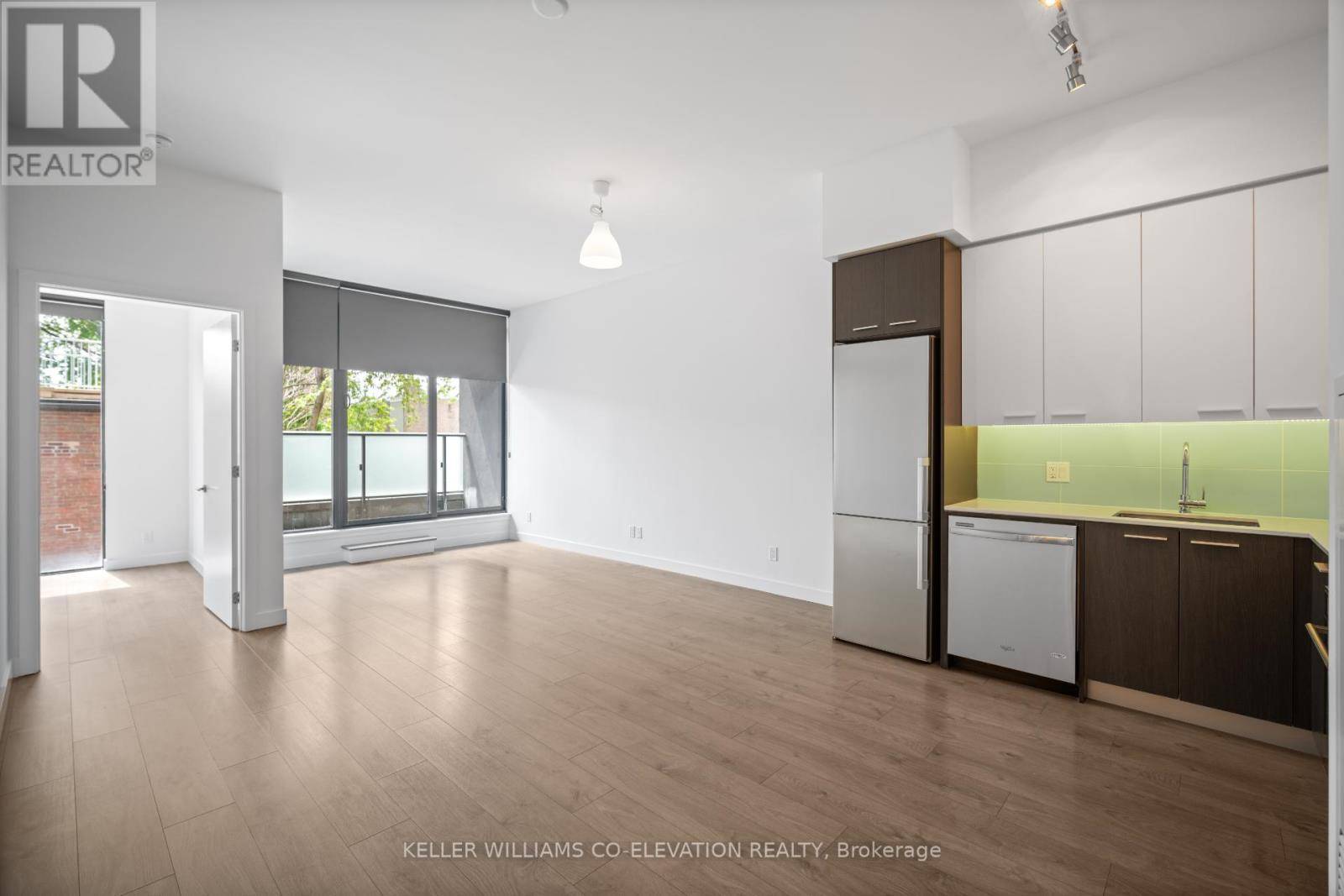 Toronto (south Riverdale), ON M4M1K3,1075 Queen ST East #210