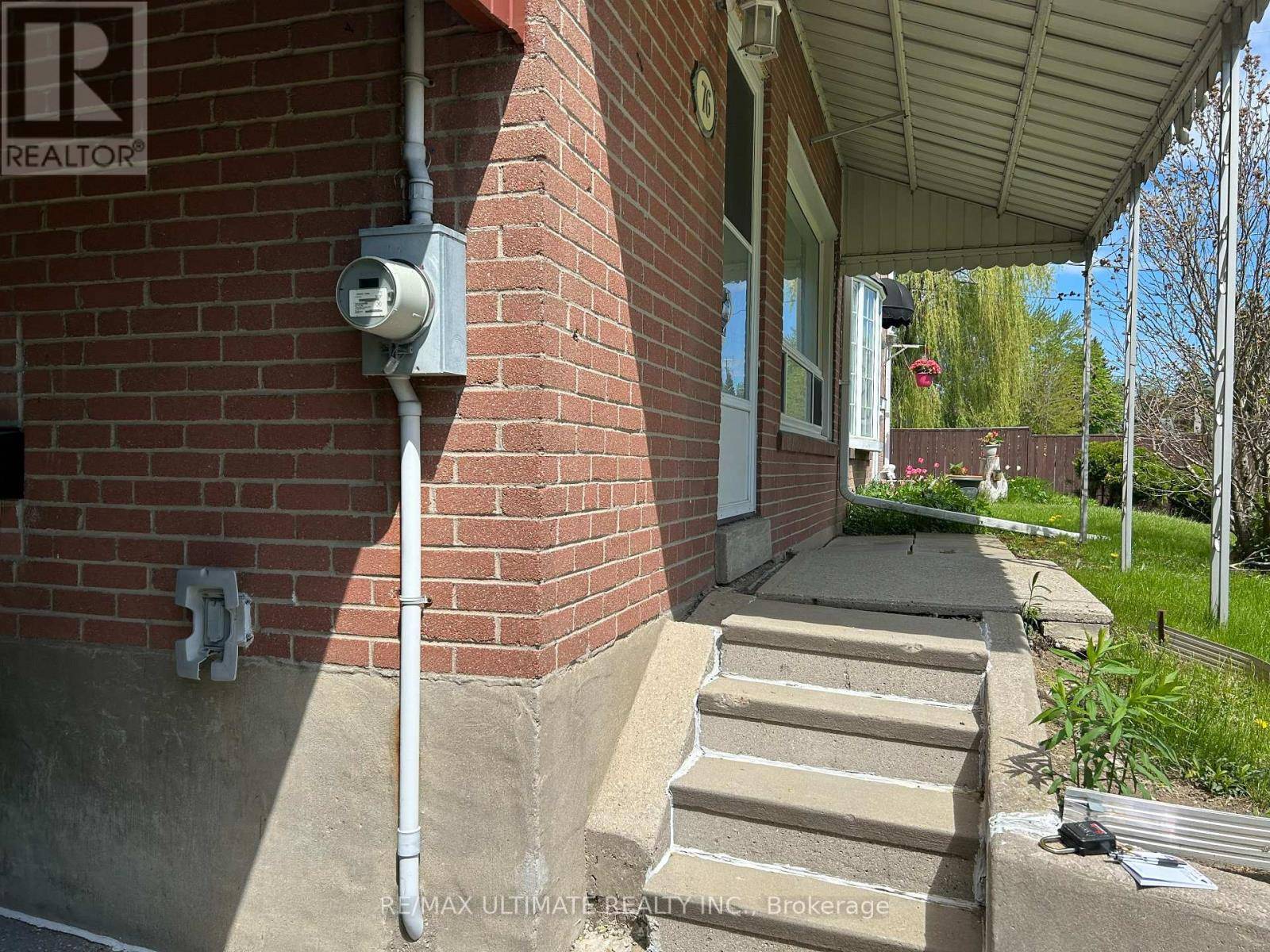 Toronto (clairlea-birchmount), ON M1L4M3,76 ANACONDA AVENUE