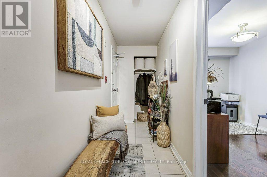 Toronto (clairlea-birchmount), ON M1L0E8,651 Warden AVE #D38