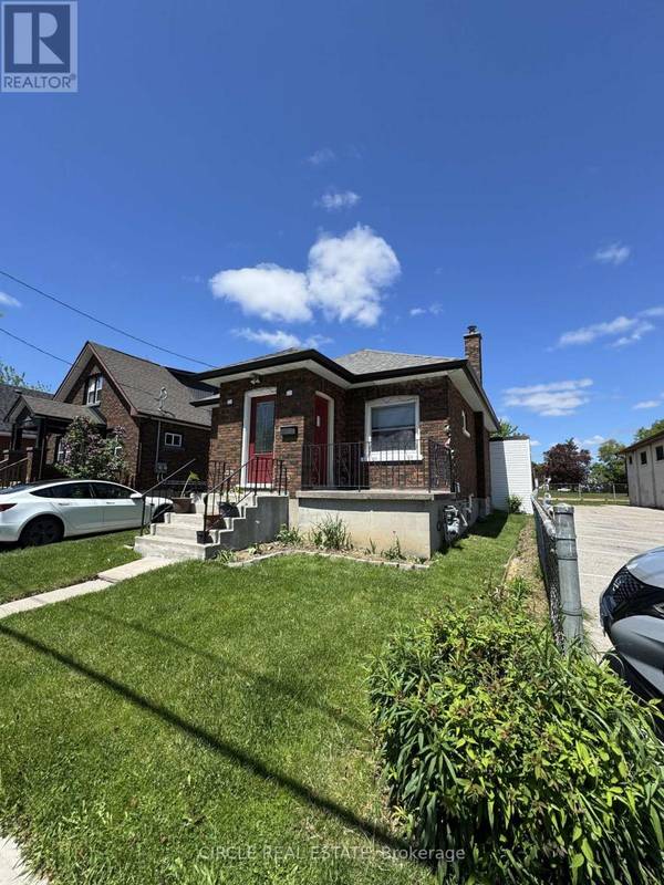 Oshawa (central), ON L1H2B7,294 EULALIE AVENUE