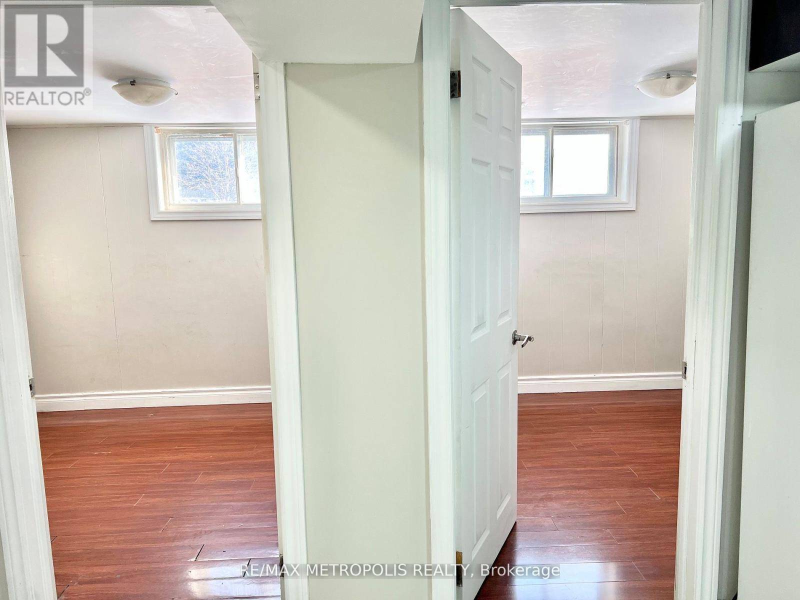 Toronto (woburn), ON M1H1J5,52 BENLEIGH DRIVE