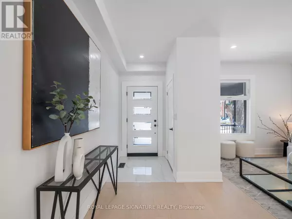 Toronto (woodbine-lumsden), ON M4C4W7,290 CHISHOLM AVENUE