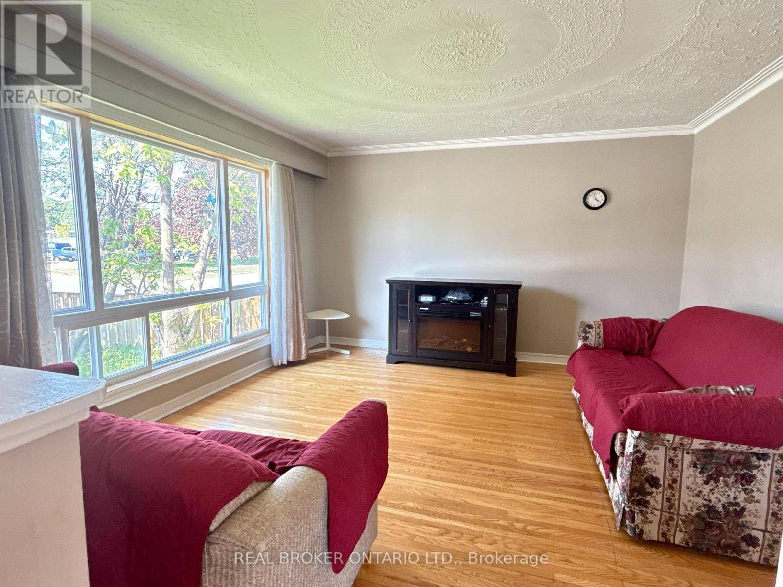 Toronto (kennedy Park), ON M1K3G3,35 Corvette AVE #Main