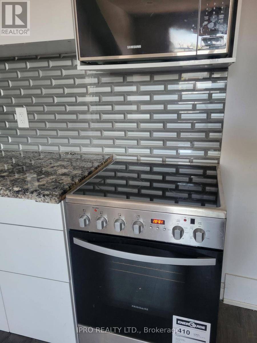 Toronto (danforth), ON M4C3C1,719 Coxwell AVE ## Upper 2