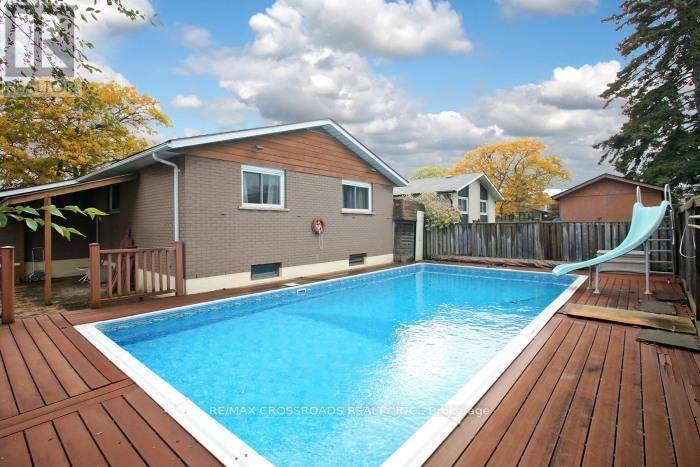 Pickering (west Shore), ON L1W2L8,985 VISTULA DRIVE