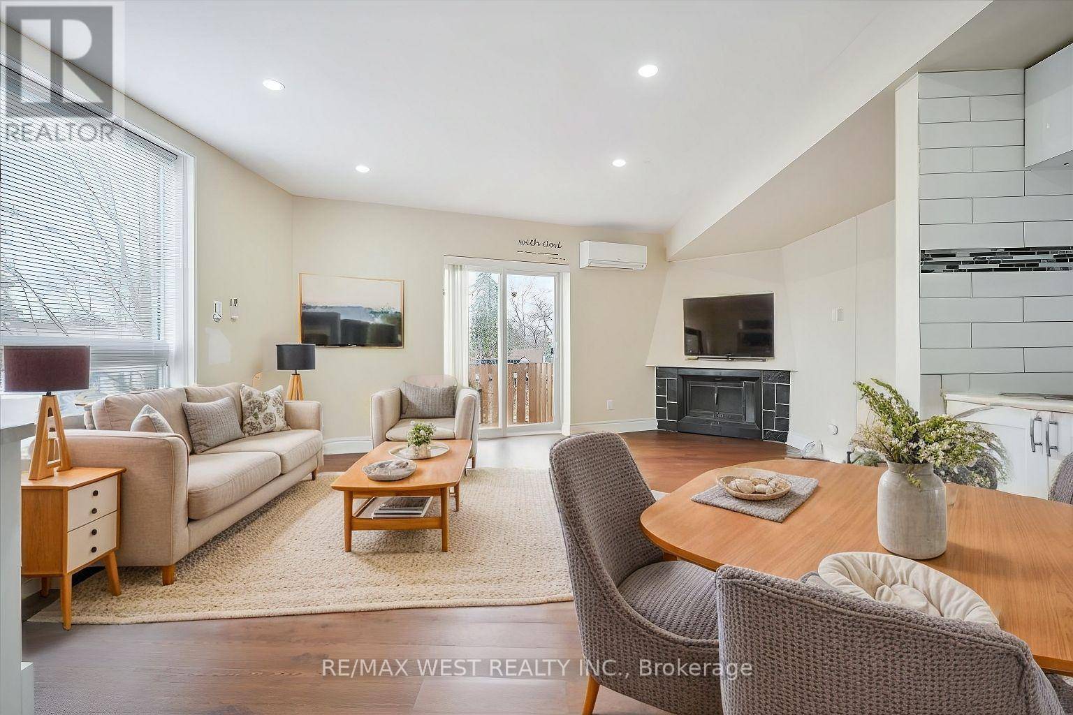 Toronto (birchcliffe-cliffside), ON M1N1R3,1408 KINGSTON ROAD