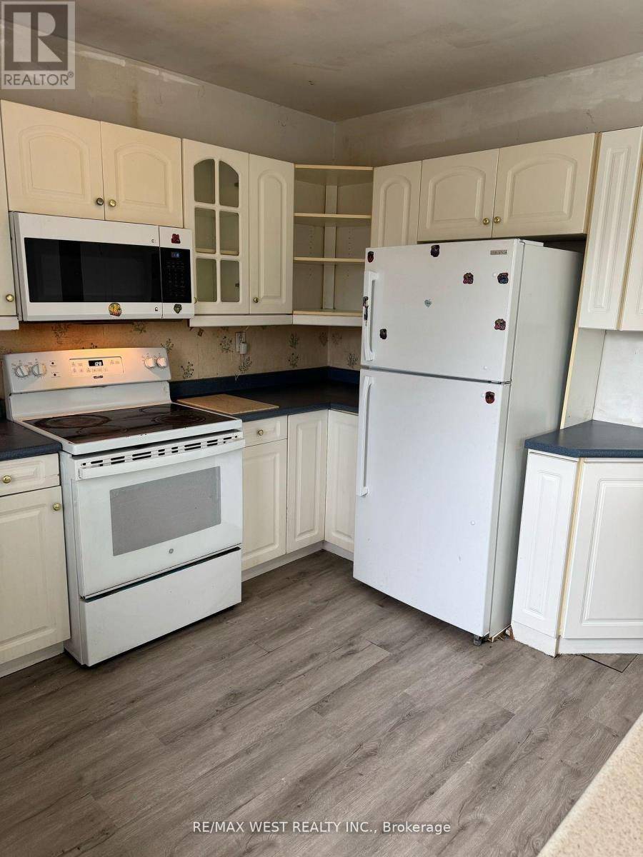 Toronto (dorset Park), ON M1P1E9,6 Valerie RD #Main Floor