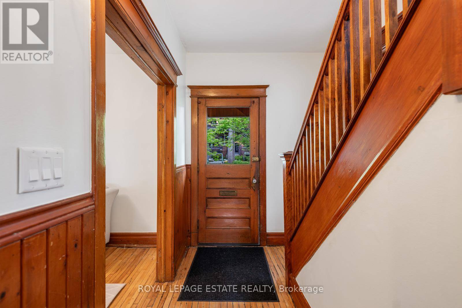 Toronto (the Beaches), ON M4E3G4,110 SPRUCE HILL ROAD