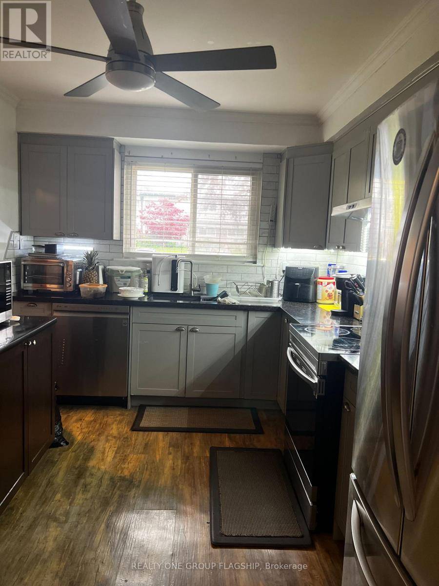 Pickering (west Shore), ON L1W1L4,925 Bayly ST #7