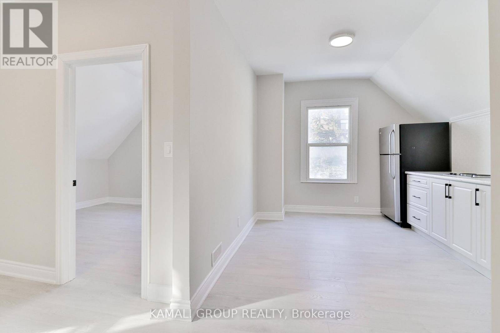 Oshawa (o'neill), ON L1G3Z7,93 Mcmillan DR #Unit 3