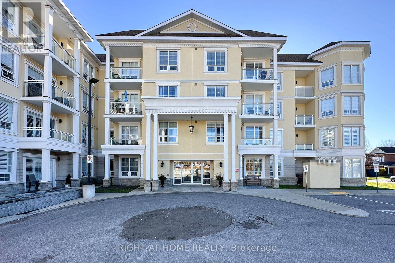 Clarington (newcastle), ON L1B1N8,21 Brookhouse DR #405