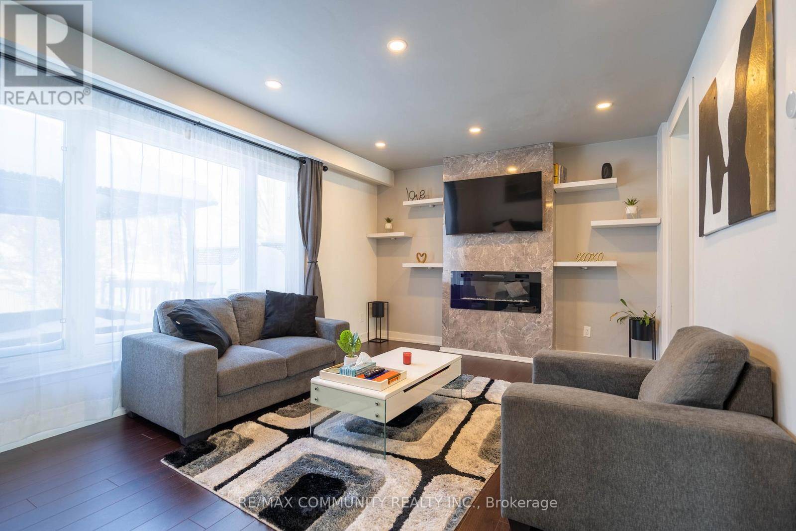Oshawa (vanier), ON L1J1X8,624 RADISSON AVENUE