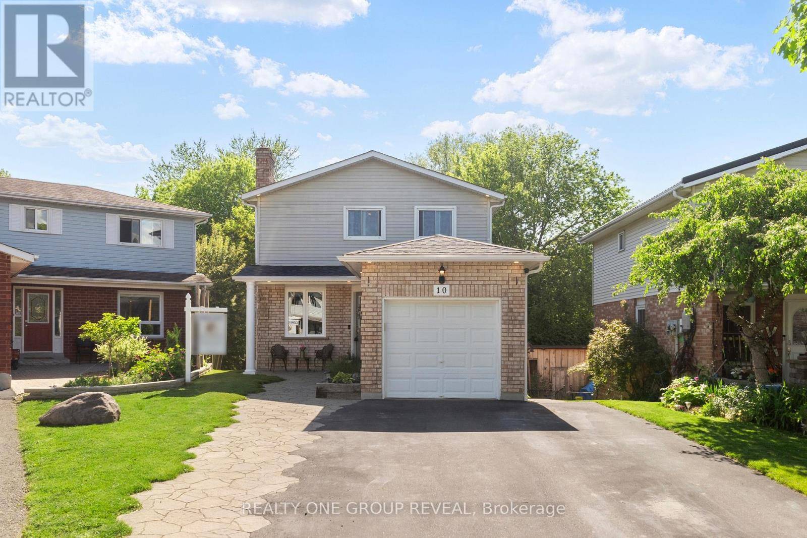 10 SYLVIA COURT, Clarington (newcastle), ON L1B1J4