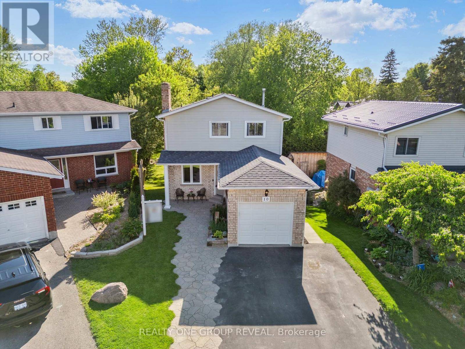 Clarington (newcastle), ON L1B1J4,10 SYLVIA COURT