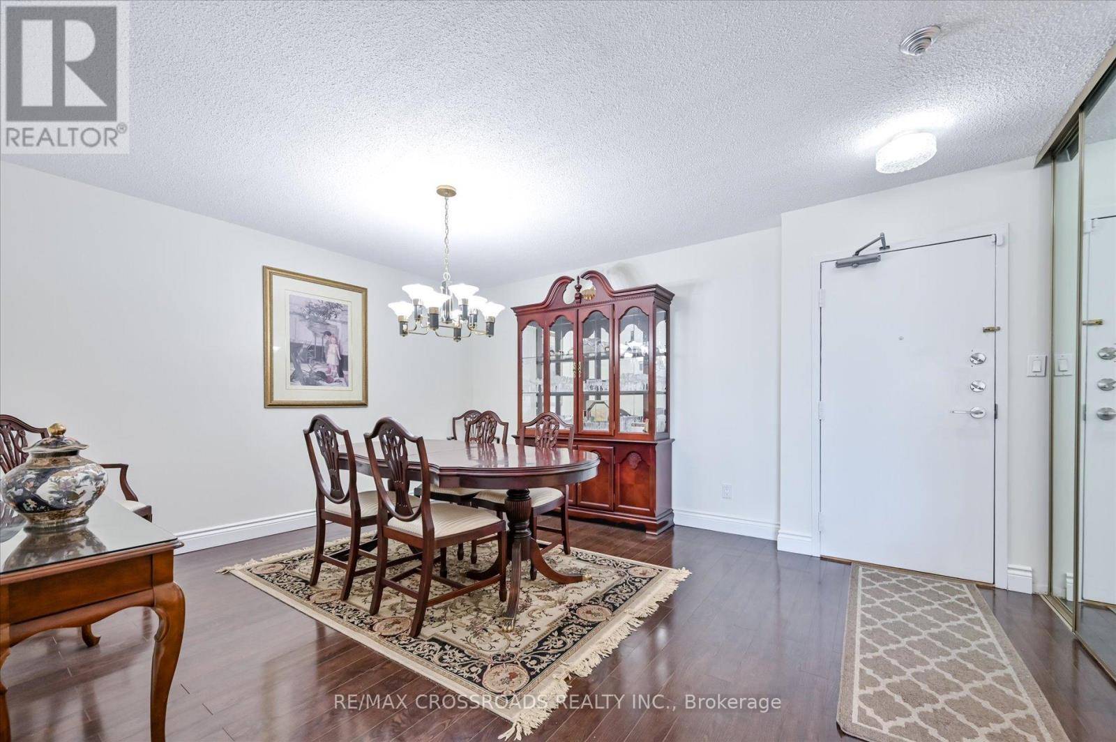 Toronto (steeles), ON M1W3X4,275 Bamburgh CIR #604