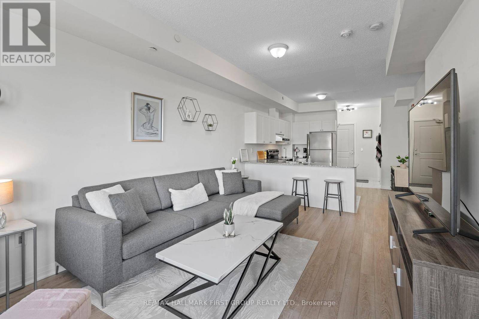 Clarington (newcastle), ON L1B0V7,70 Shipway AVE #201