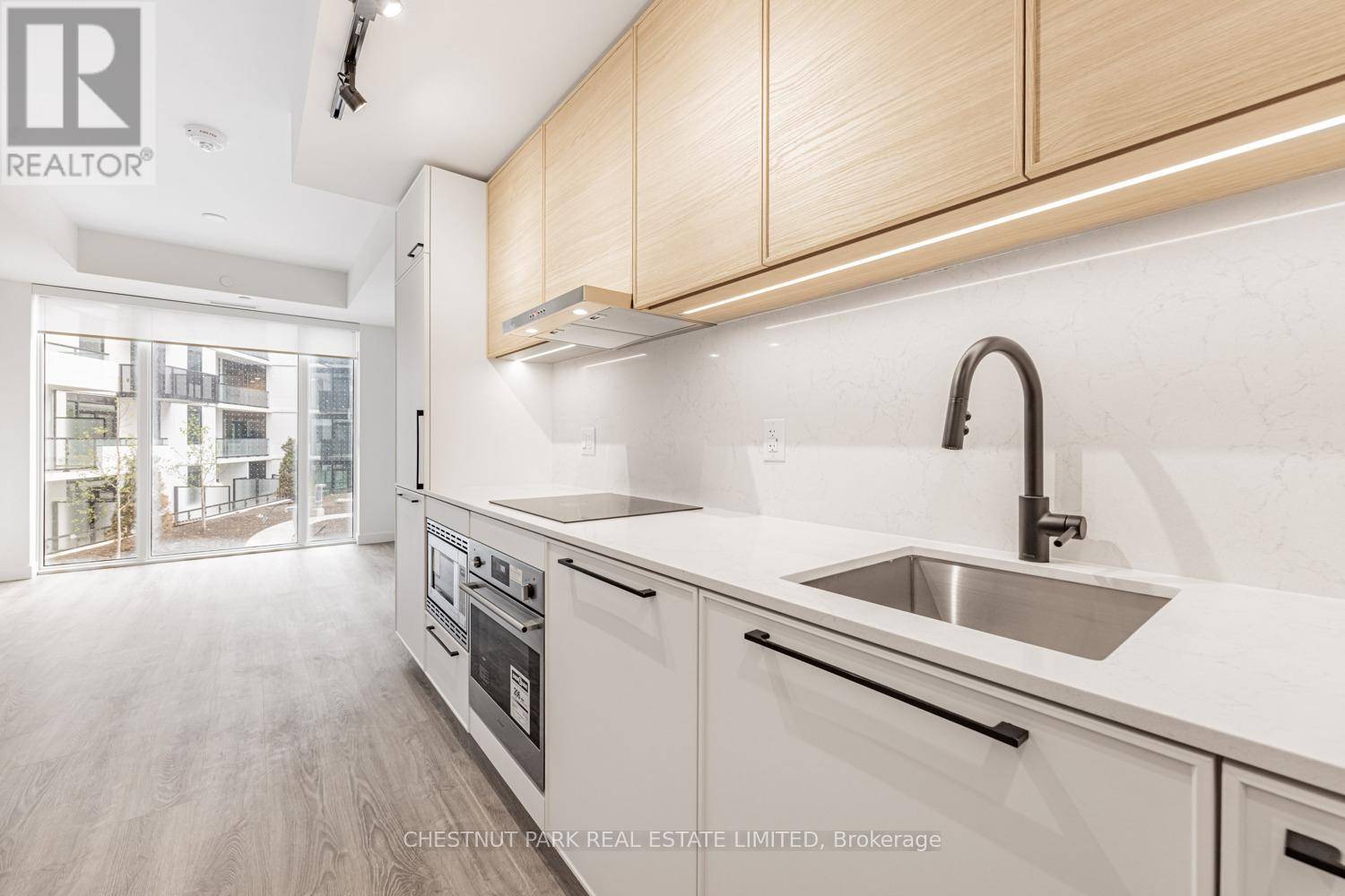 Toronto (the Beaches), ON M4L0B7,1050 Eastern AVE #402