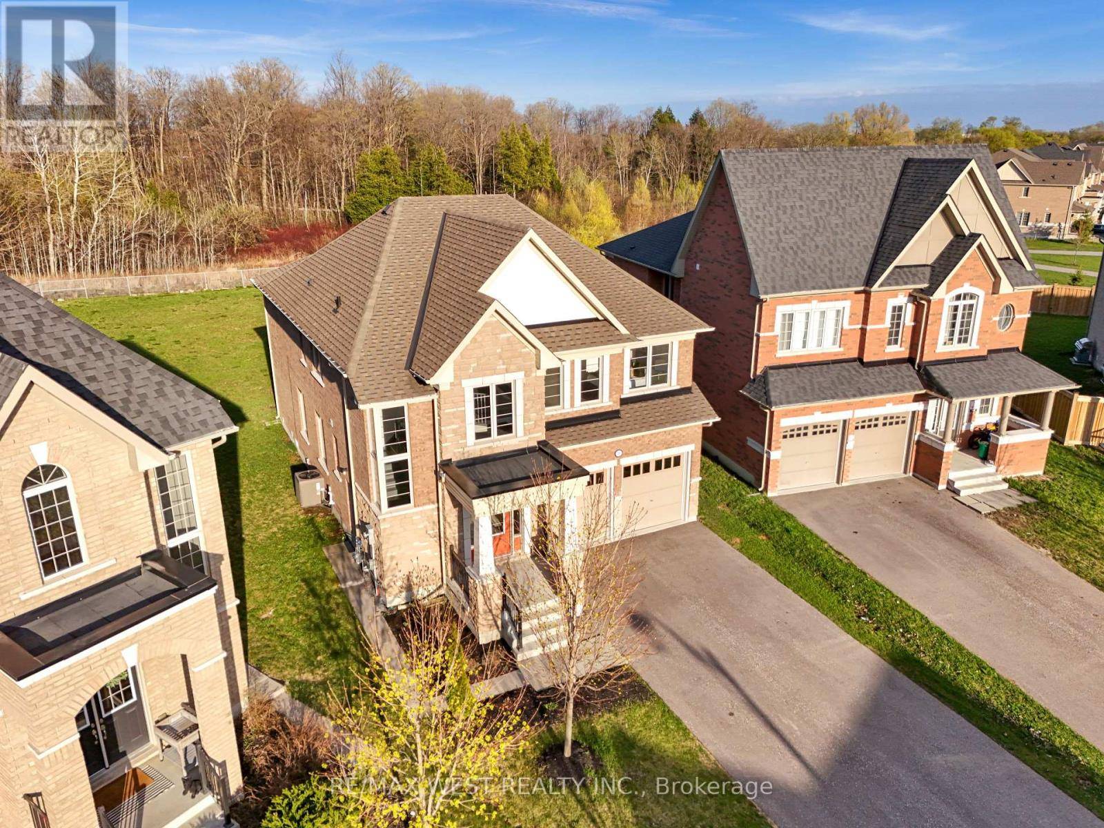 2485 BANDSMAN CRESCENT, Oshawa (windfields), ON L1L0M1