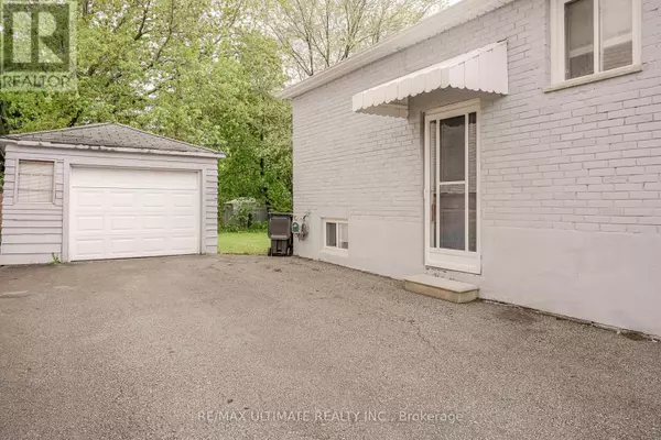 Toronto (clairlea-birchmount), ON M1L3B8,70 BEXHILL AVENUE