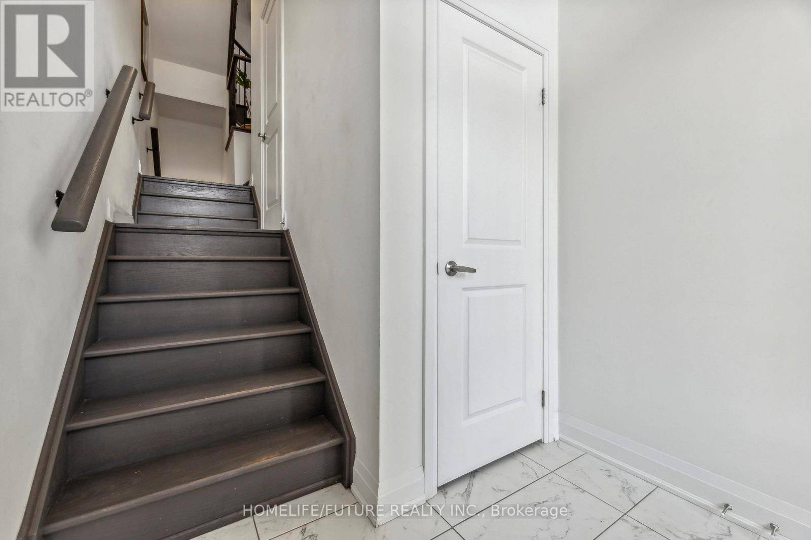 Whitby, ON L1P0L7,38 ELKINGTON CRESCENT