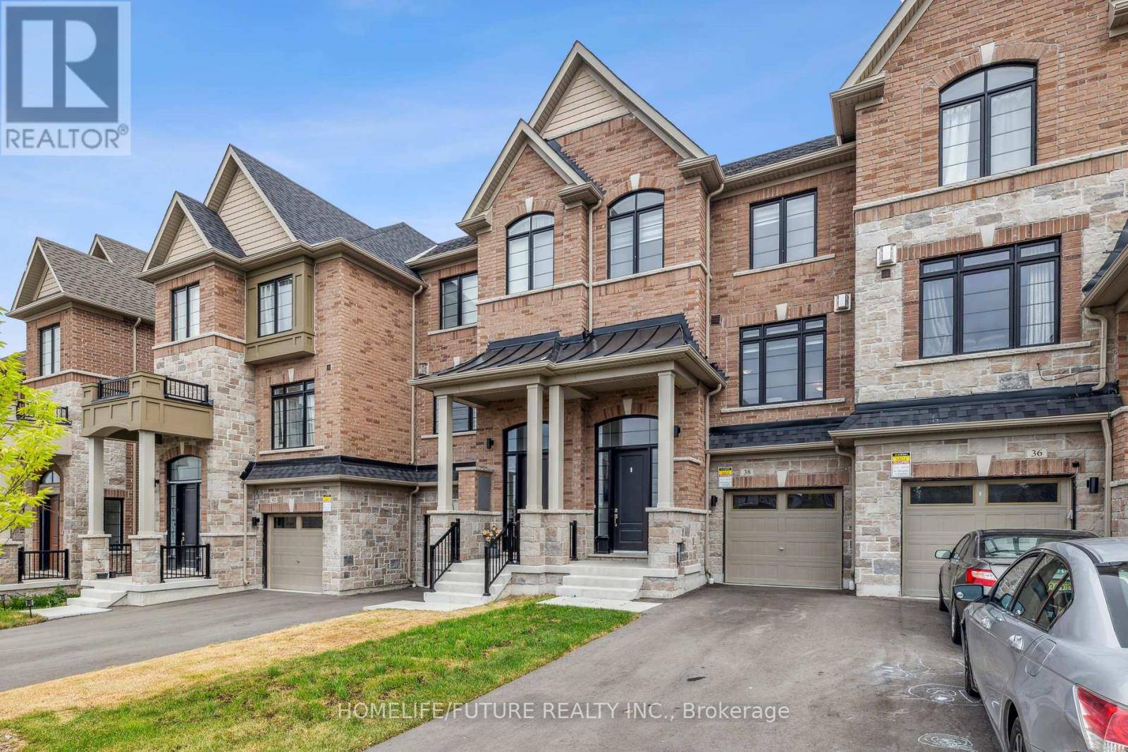 Whitby, ON L1P0L7,38 ELKINGTON CRESCENT